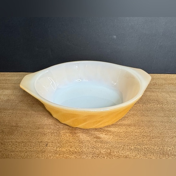 Vintage 80’s Fire King Anchor and Hocking Peach Lustre Retro Swirl Small Dish - Picture 2 of 6